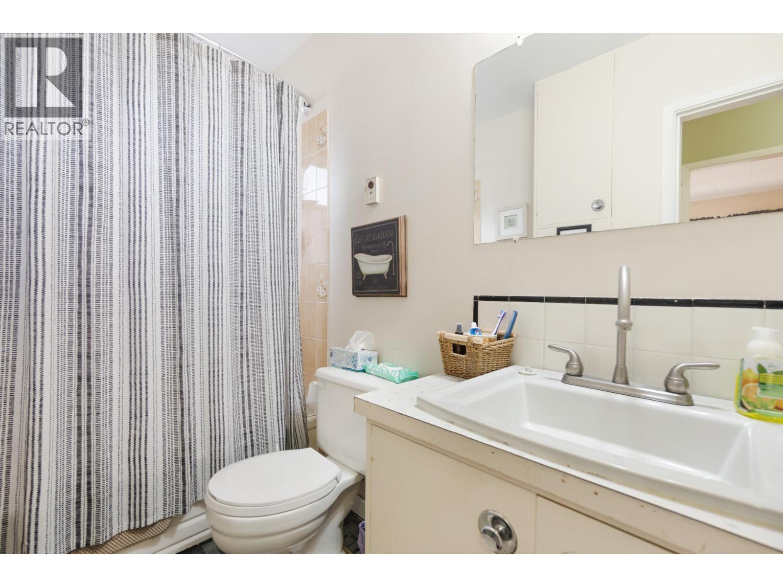  525 11TH Avenue, Castlegar