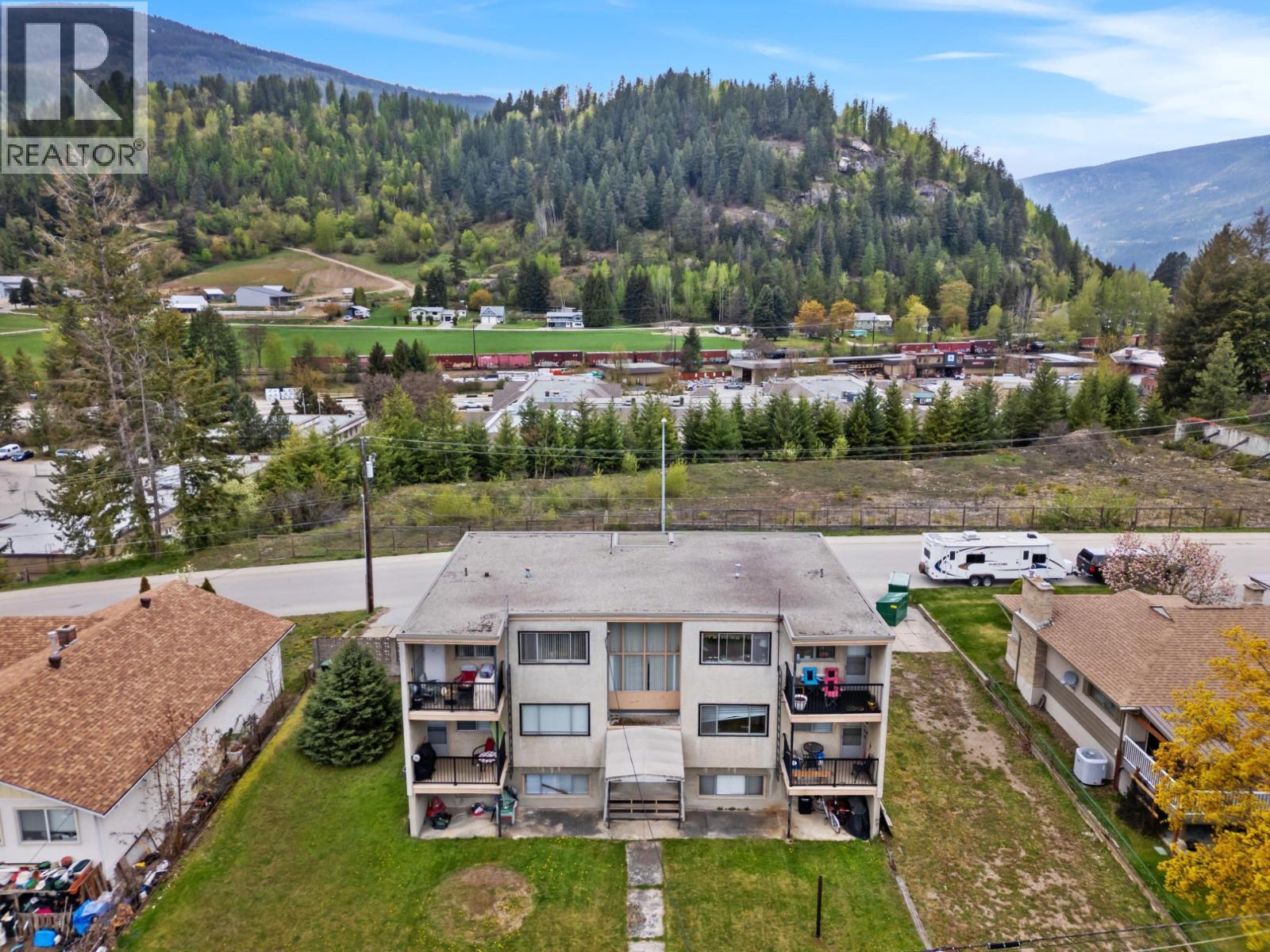  525 11TH Avenue, Castlegar