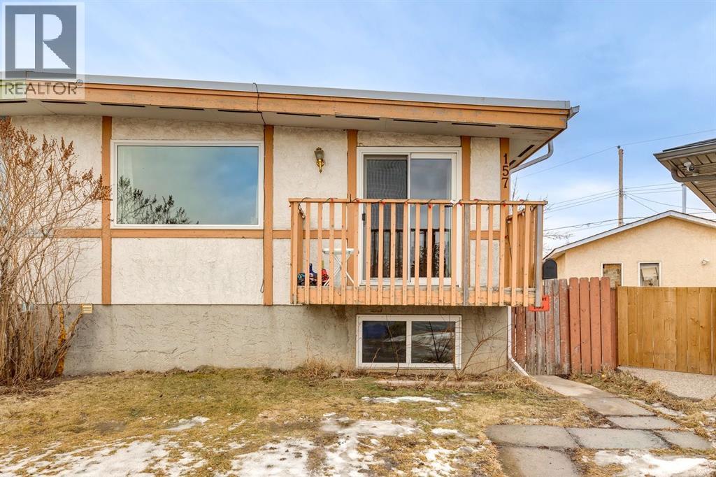 Single Family House Bi-level for Sale in  Penbrooke Close SE Penbrooke Meadows Calgary 