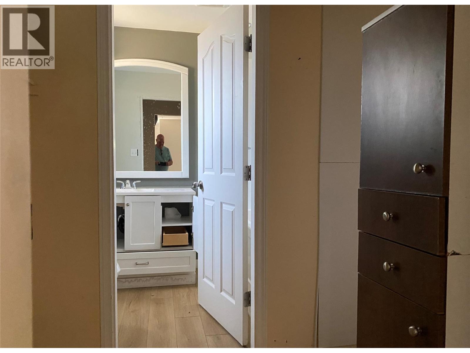 5325 33 Highway, Beaverdell