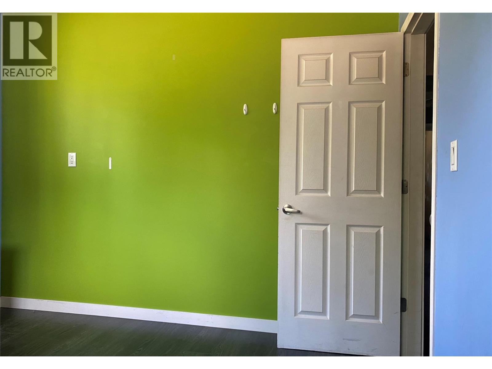 5325 33 Highway, Beaverdell