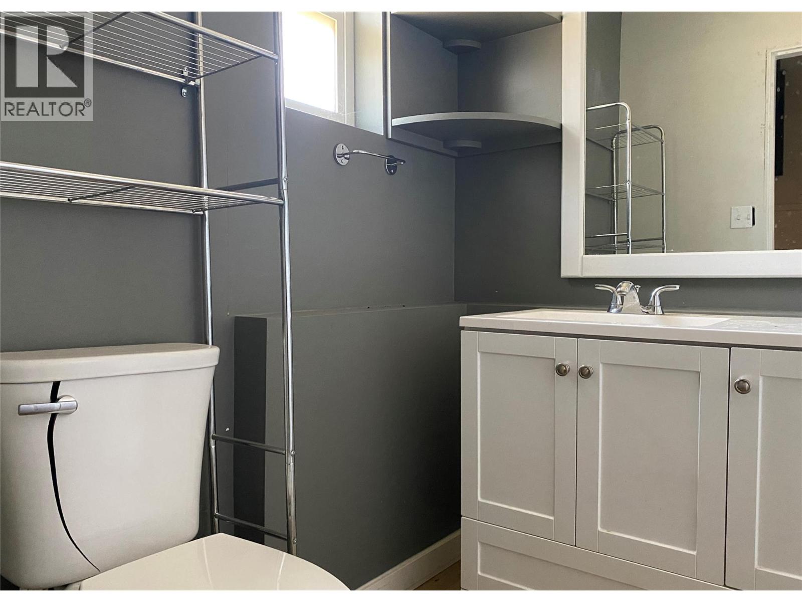 5325 33 Highway, Beaverdell