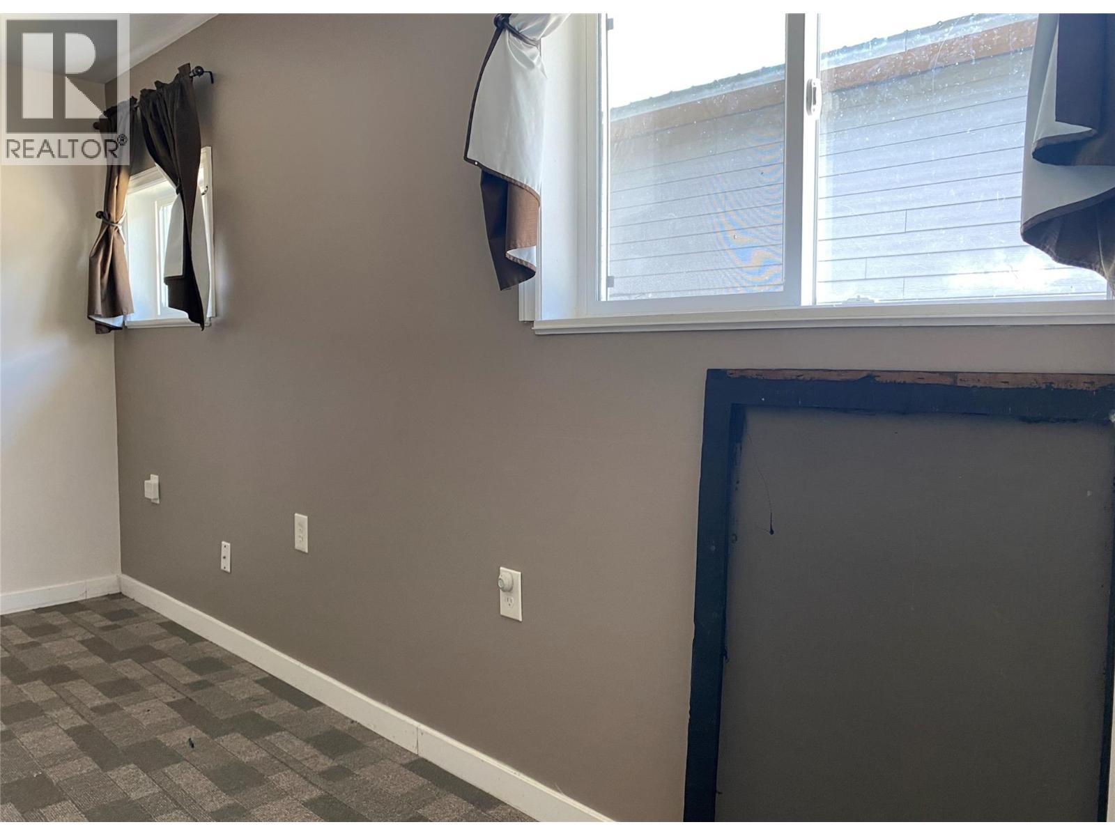 5325 33 Highway, Beaverdell