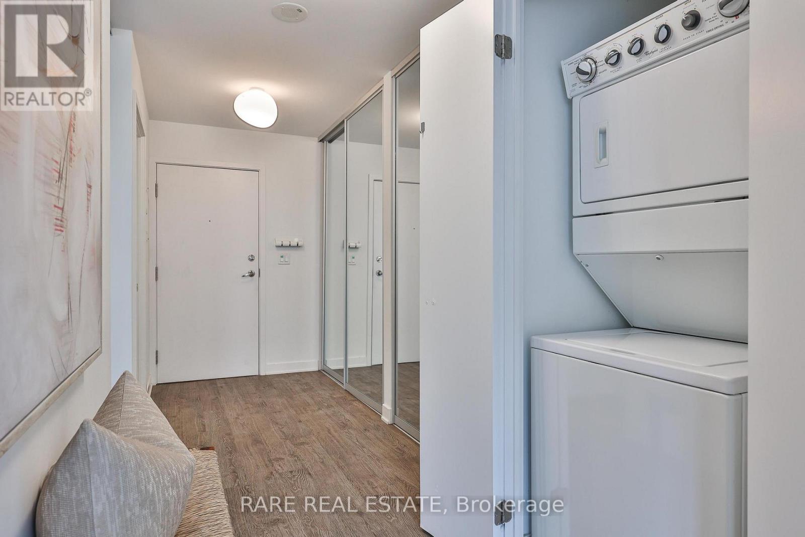 #711 32 CAMDEN STREET - 17