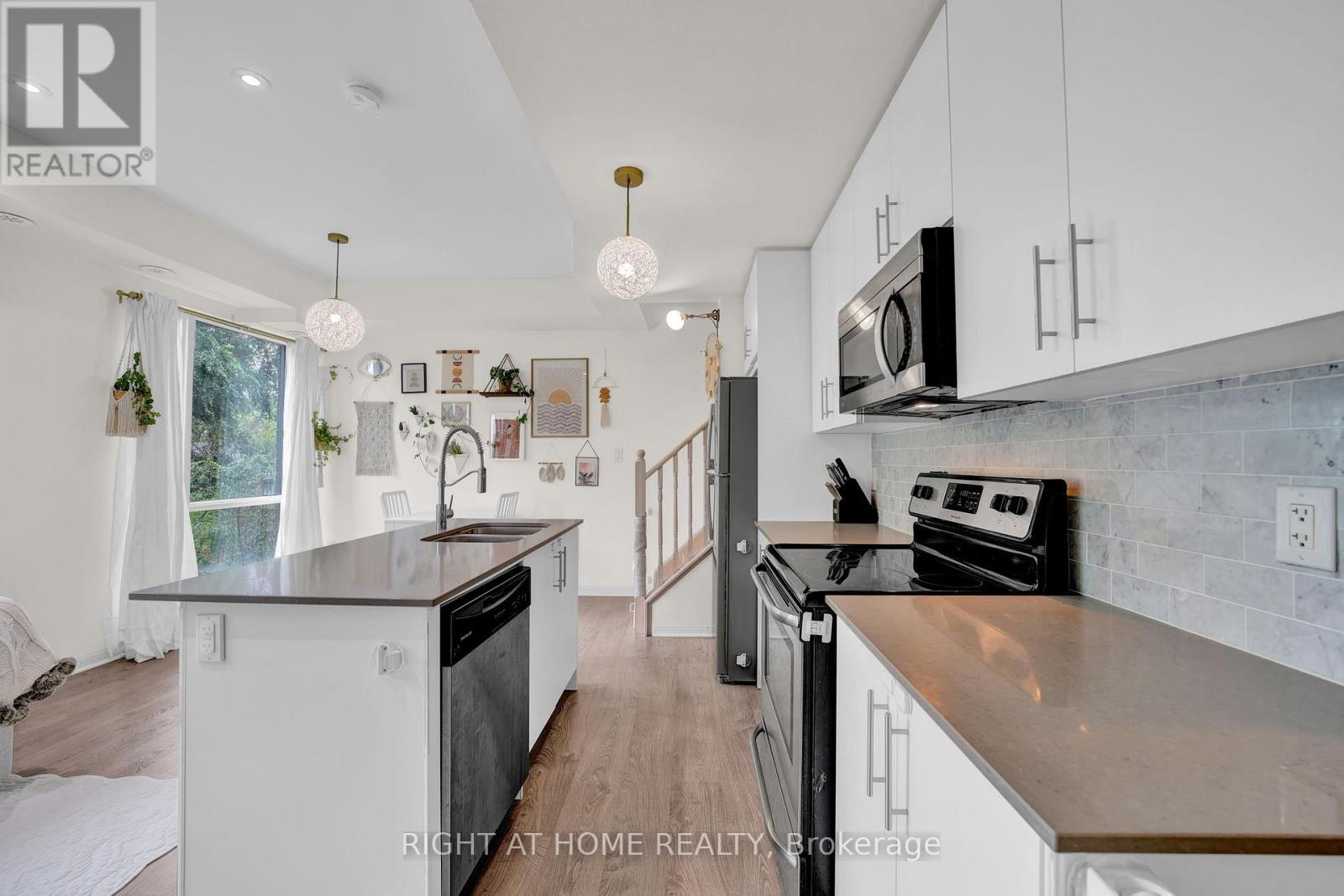 312 - 639 LAWRENCE AVENUE W - Photo 3 of 23, Toronto (Englemount-Lawrence), Ontario