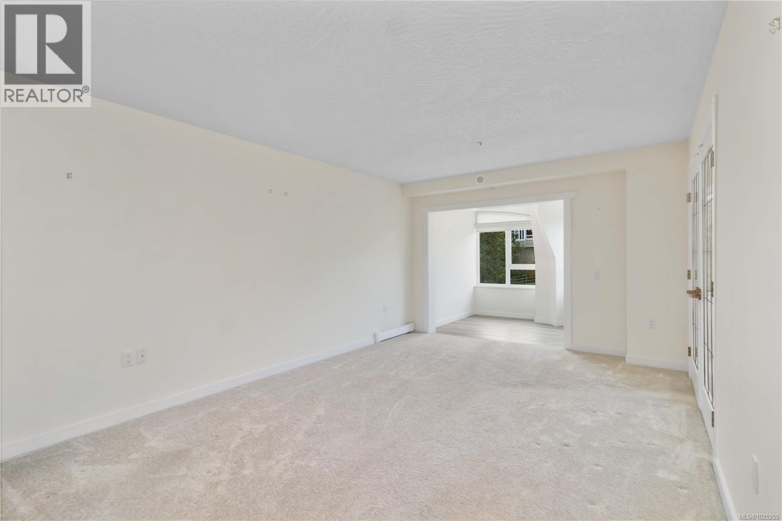 403 1521 Church Avenue, Saanich