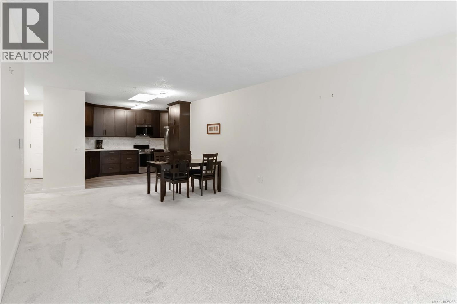 403 1521 Church Avenue, Saanich