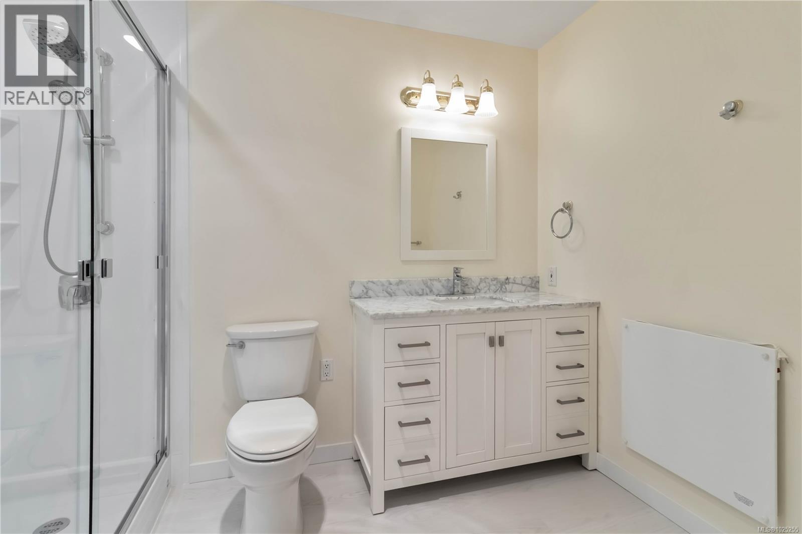 403 1521 Church Avenue, Saanich