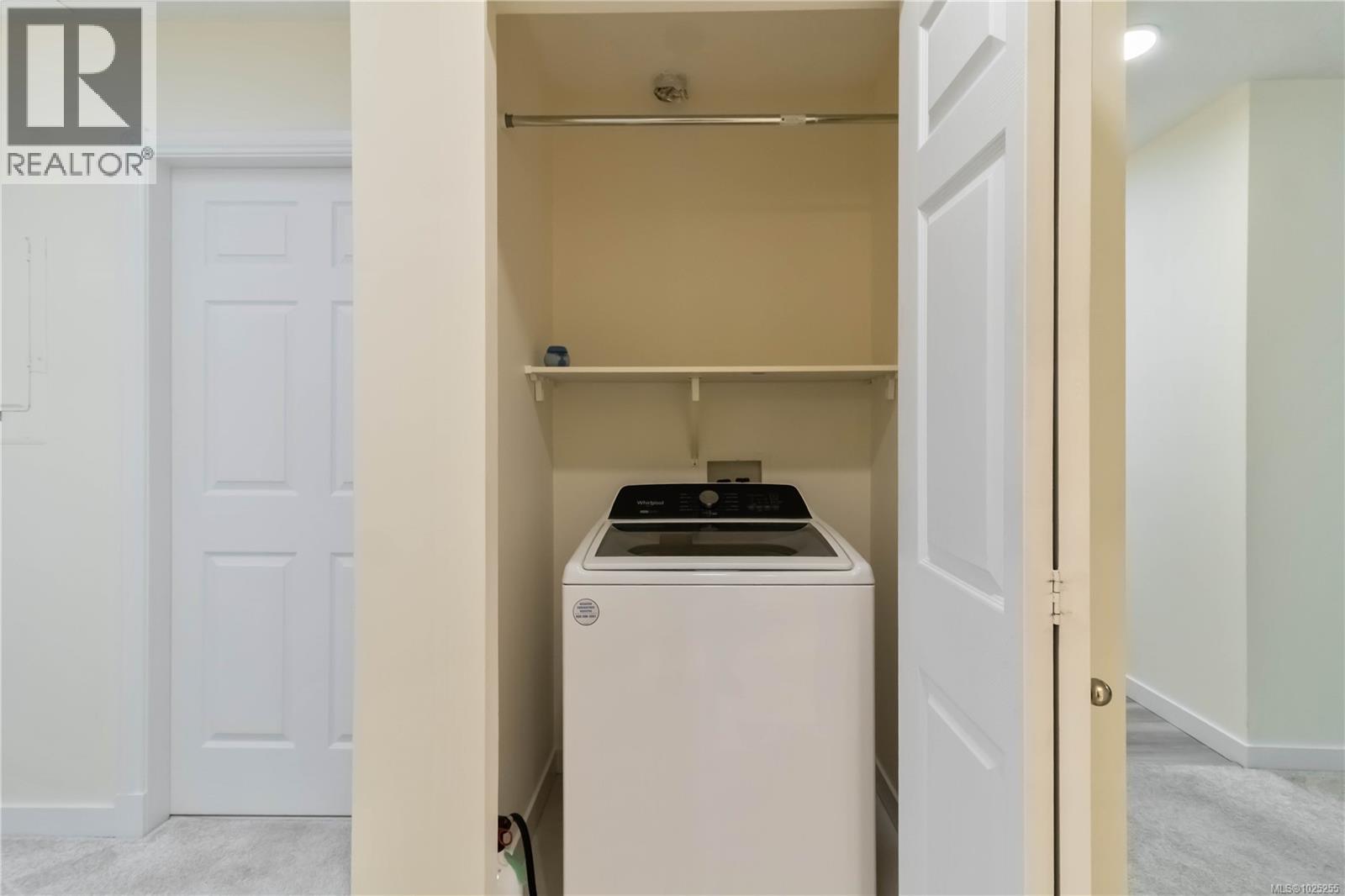 403 1521 Church Avenue, Saanich