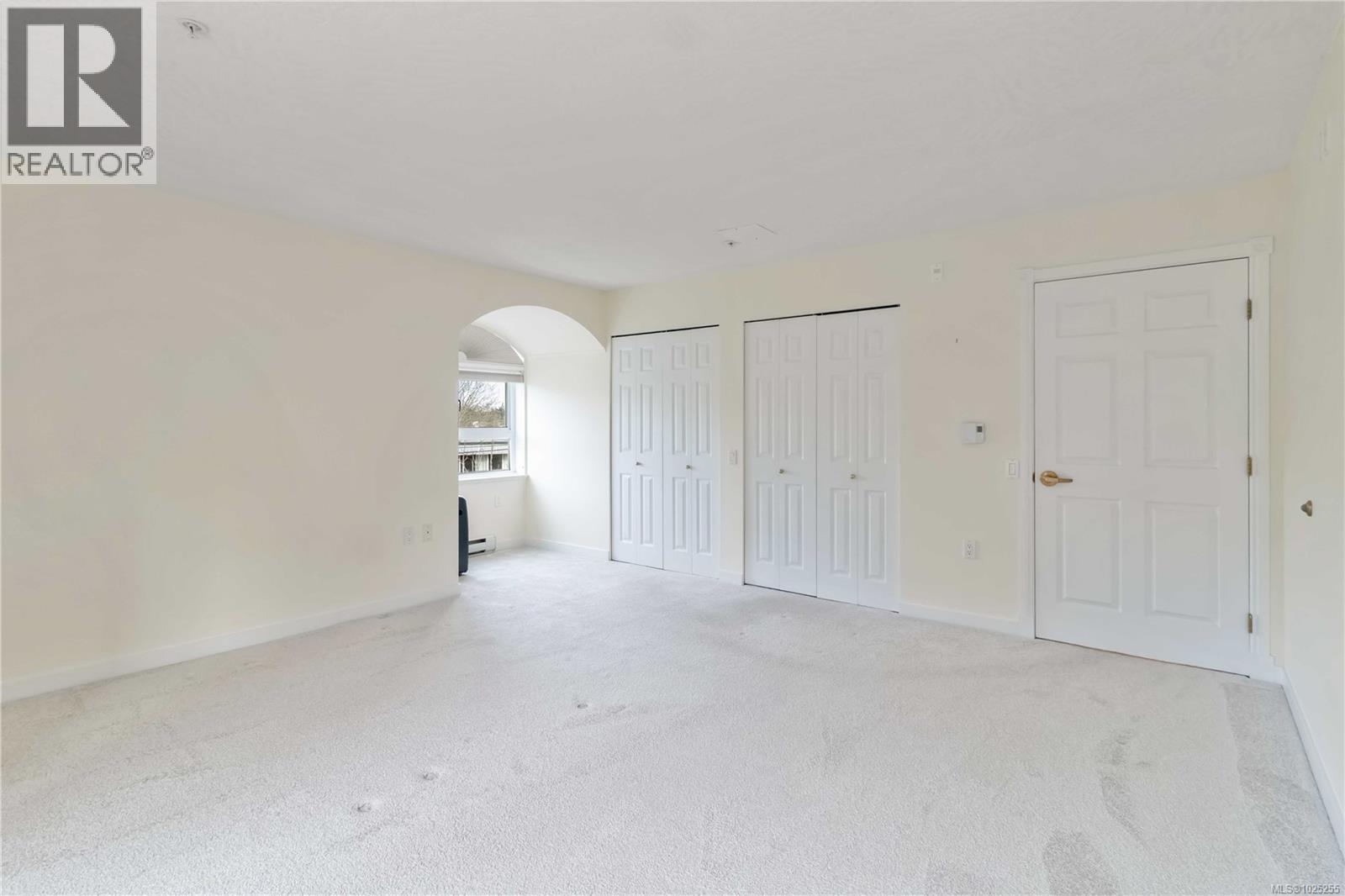 403 1521 Church Avenue, Saanich