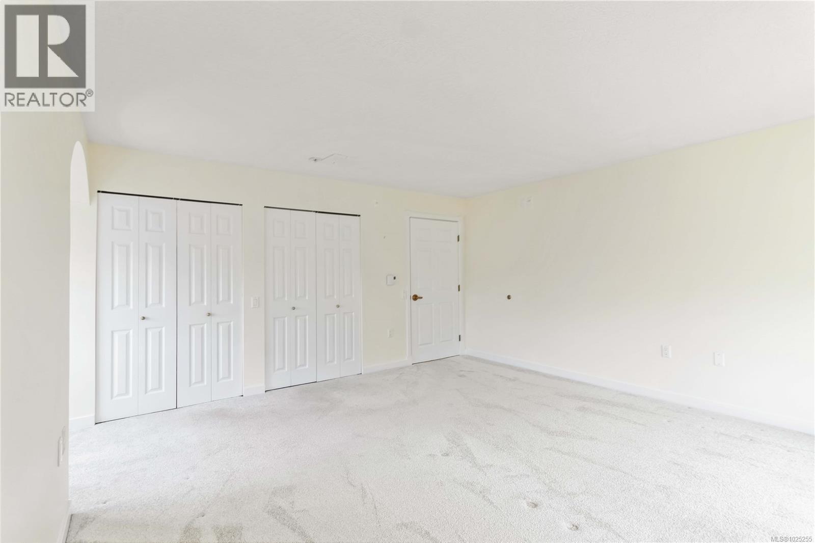 403 1521 Church Avenue, Saanich