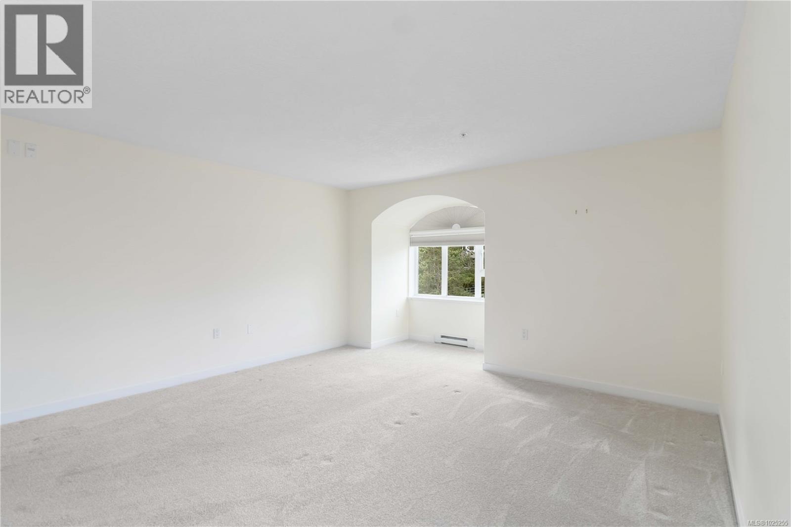 403 1521 Church Avenue, Saanich