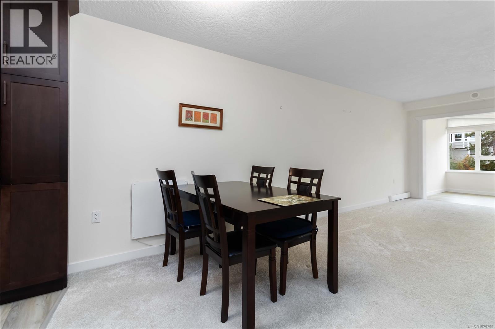 403 1521 Church Avenue, Saanich