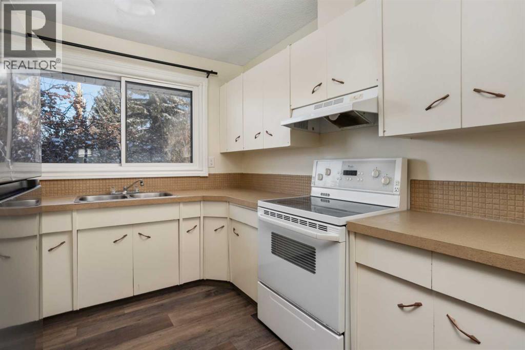 36 Grandview Crescent - Photo 3 of 27, Camrose, Alberta