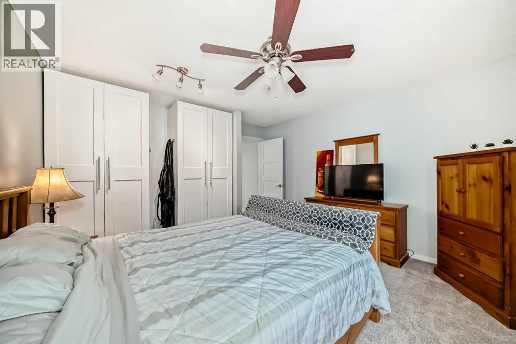 Single Family House for Sale in   Fonda Way SE Forest Heights Calgary 