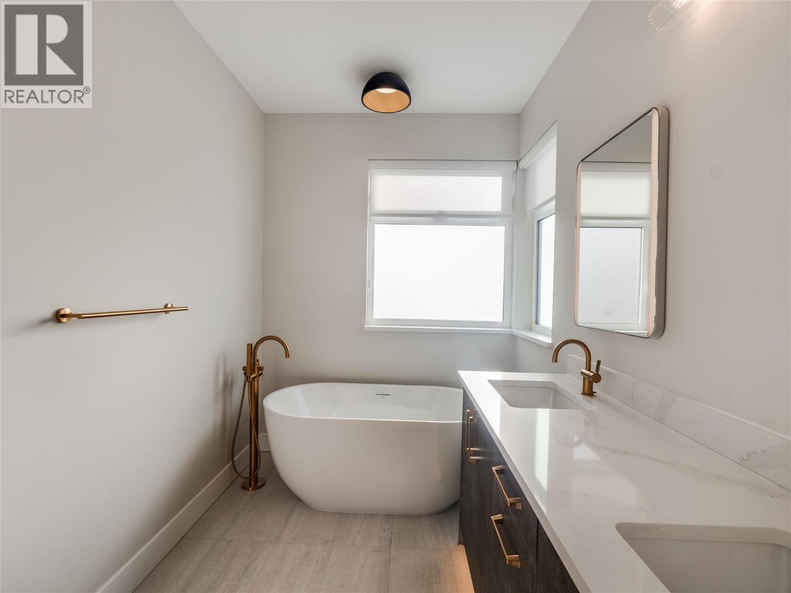 910 Lakeside Drive Unit# 401, Nelson