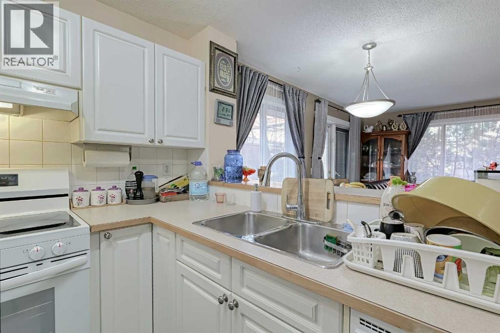 Single Family House for Sale in  Coral Cove NE Coral Springs Calgary 