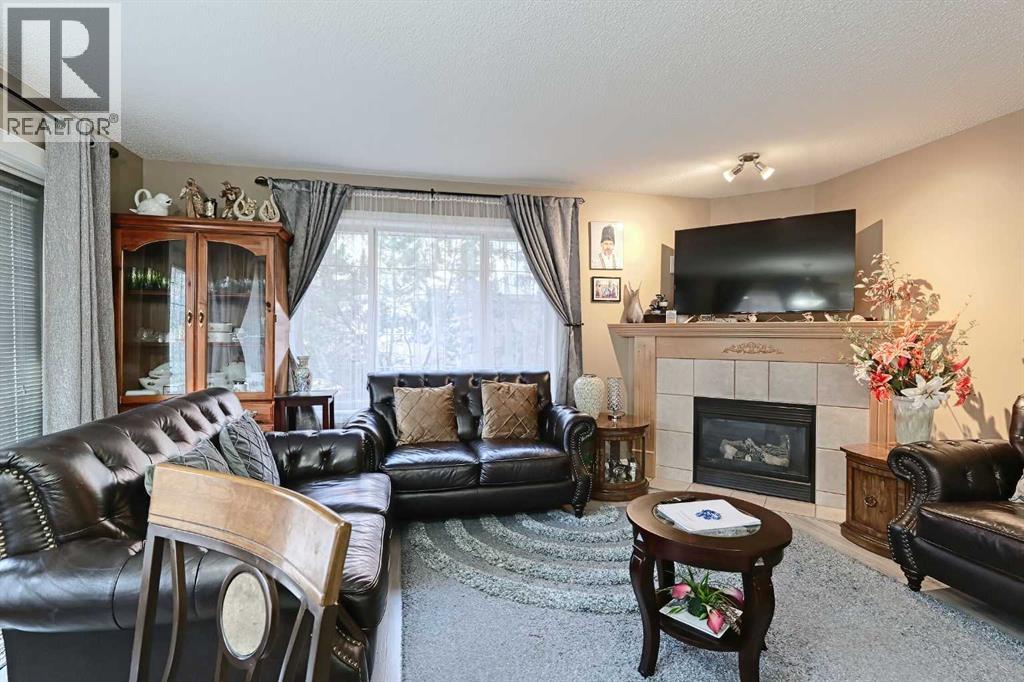 Single Family House for Sale in  Coral Cove NE Coral Springs Calgary 