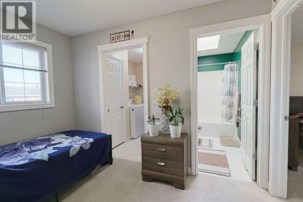 Single Family House for Sale in  Coral Cove NE Coral Springs Calgary 