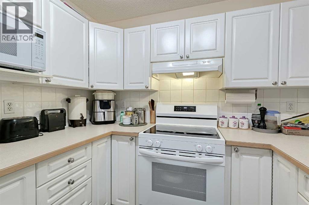 Single Family House for Sale in  Coral Cove NE Coral Springs Calgary 