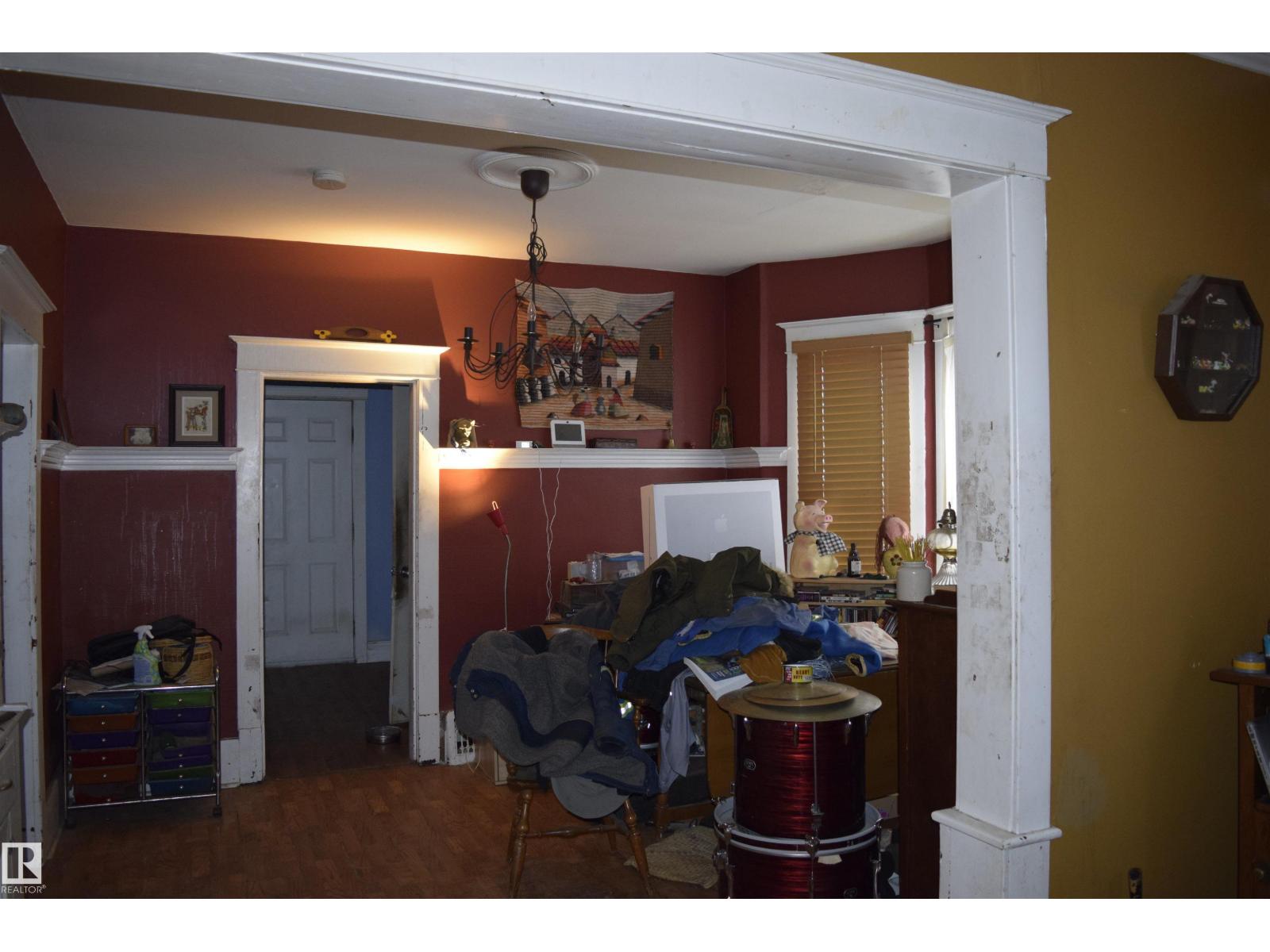 9551 106A AV NW, Edmonton