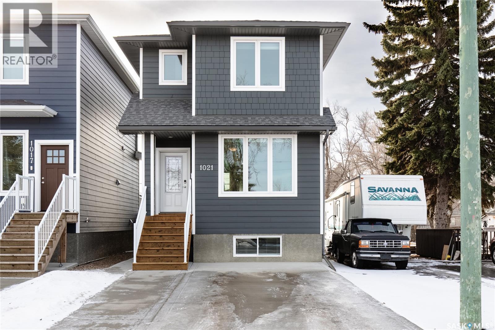 1021 Vaughan STREET W - Photo 2 of 50, Moose Jaw, Saskatchewan