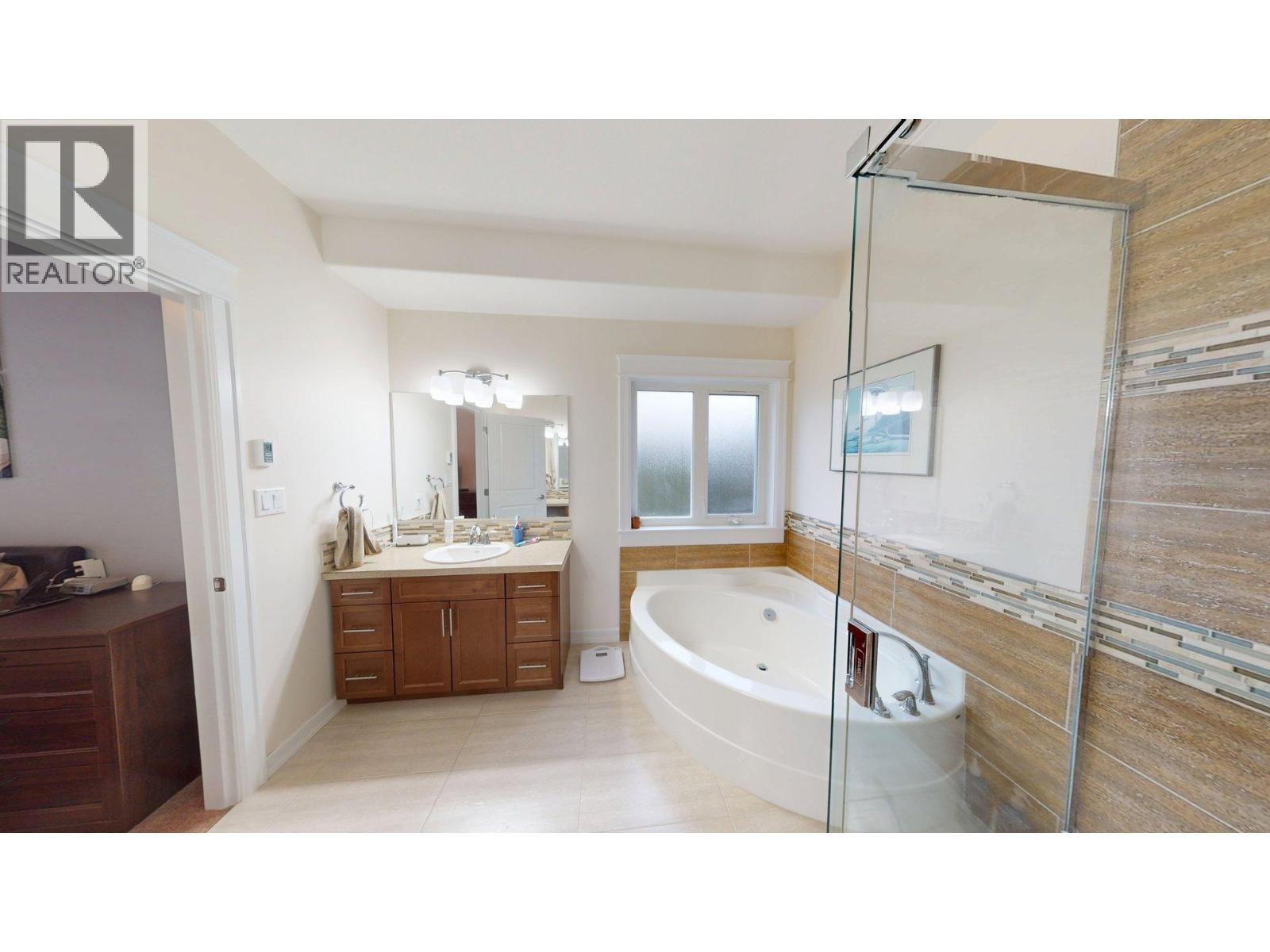 2505 Albert Drive, Trail