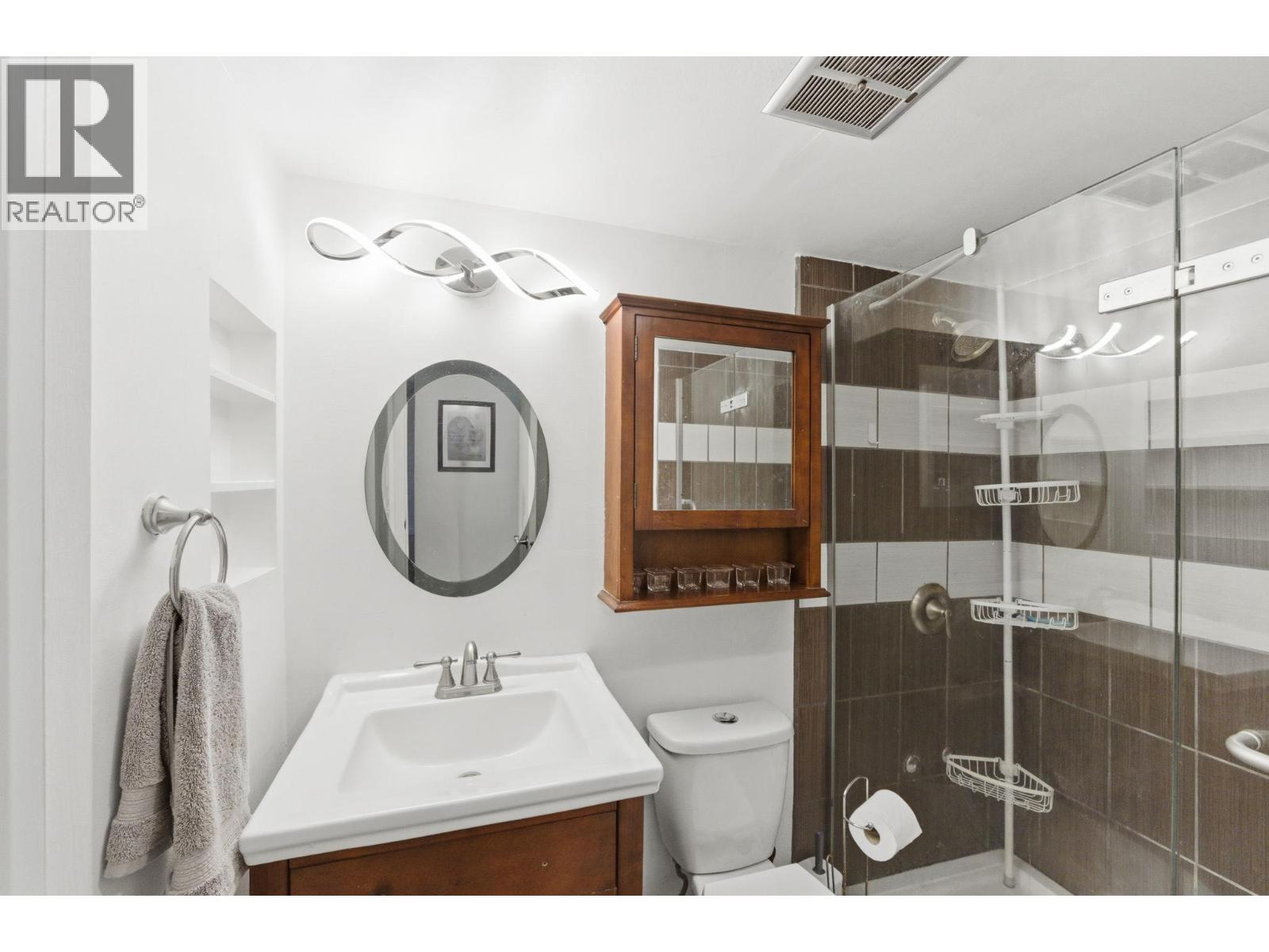 207 445 All Star Court, Kelowna