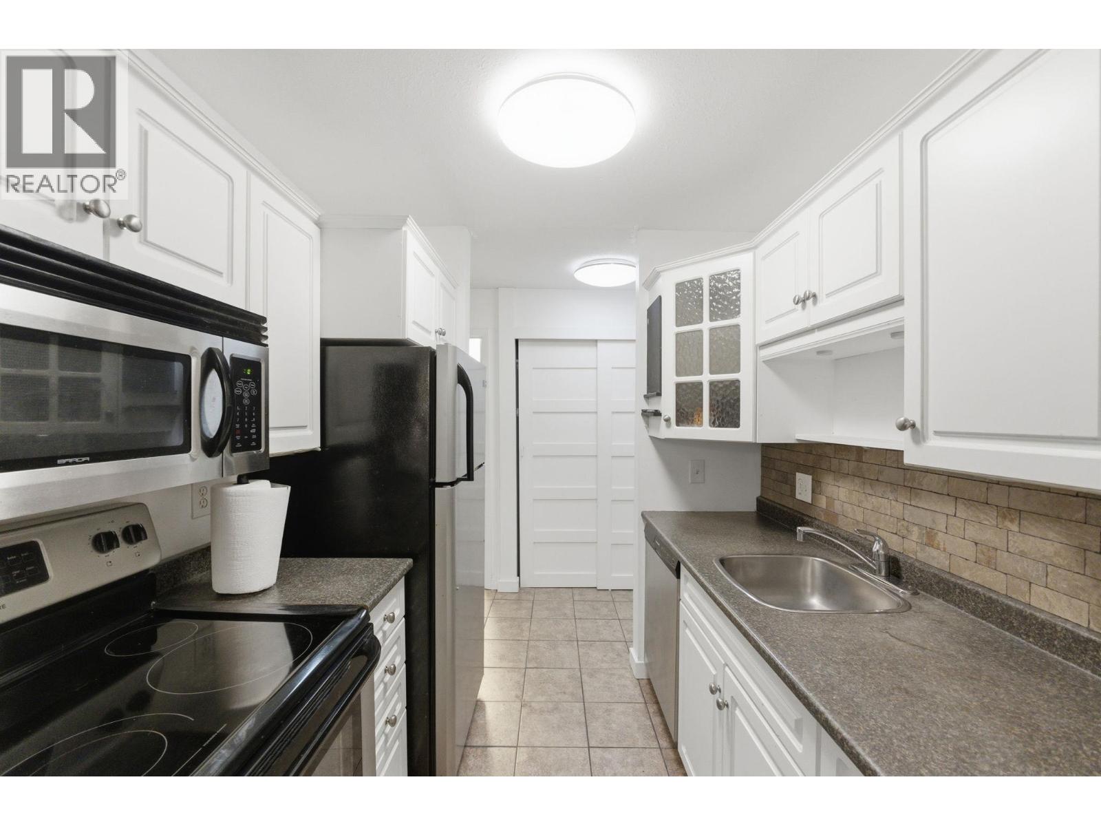 207 445 All Star Court, Kelowna