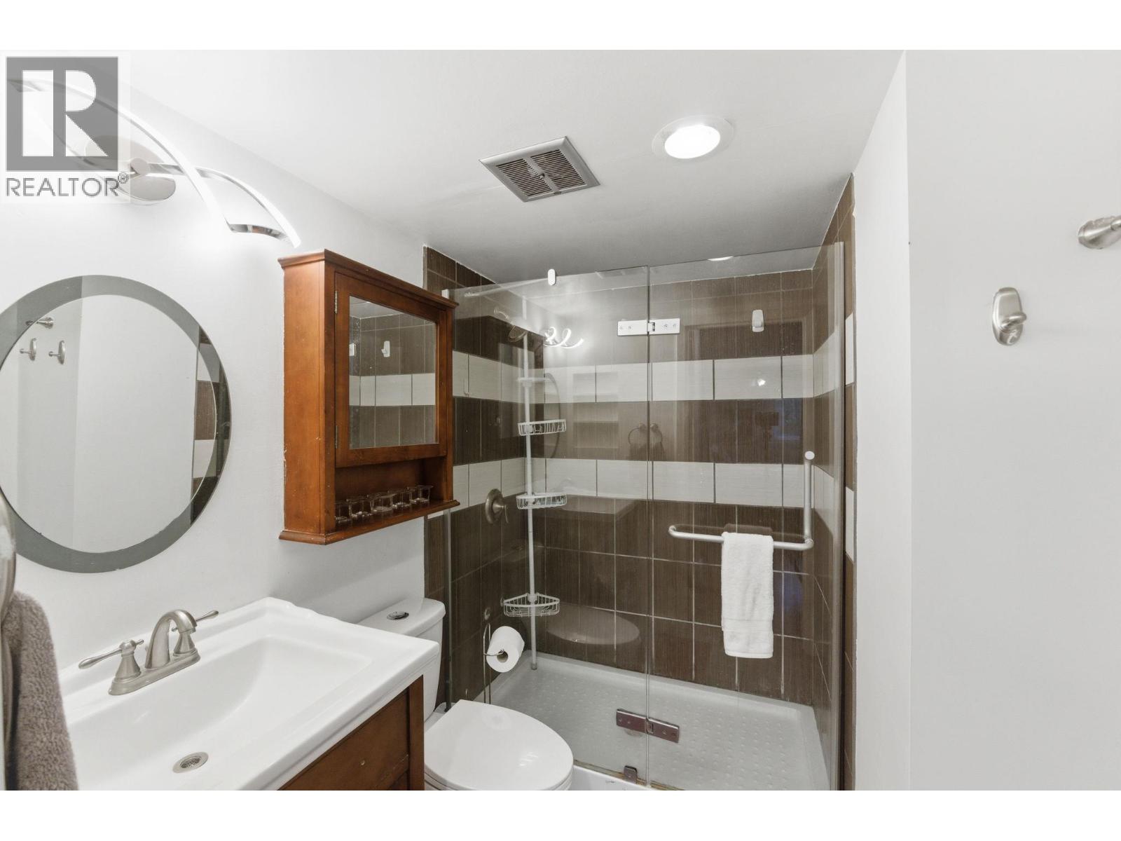 207 445 All Star Court, Kelowna