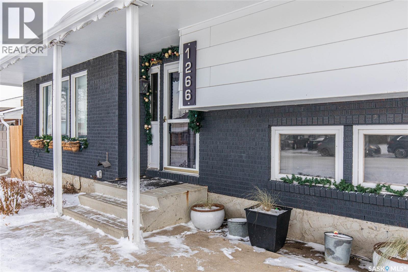 1266 Maybery CRESCENT - Photo 2 of 43, Moose Jaw, Saskatchewan