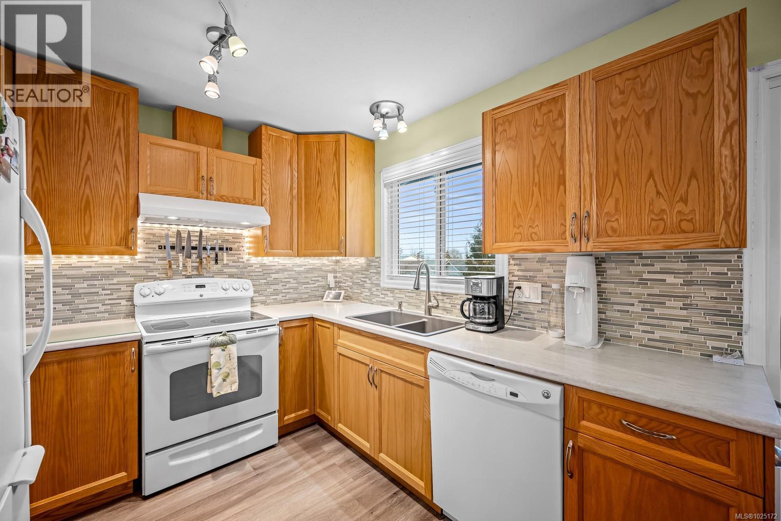 2440 Harmston Ave, Courtenay