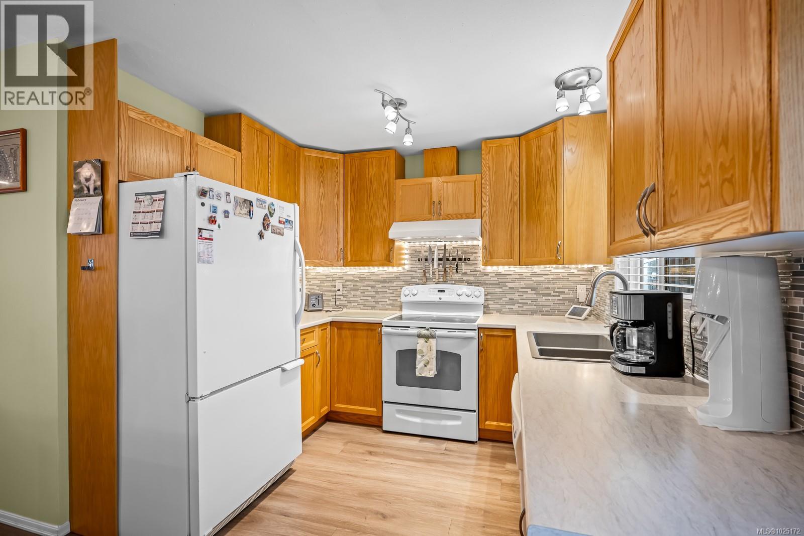 2440 Harmston Ave, Courtenay