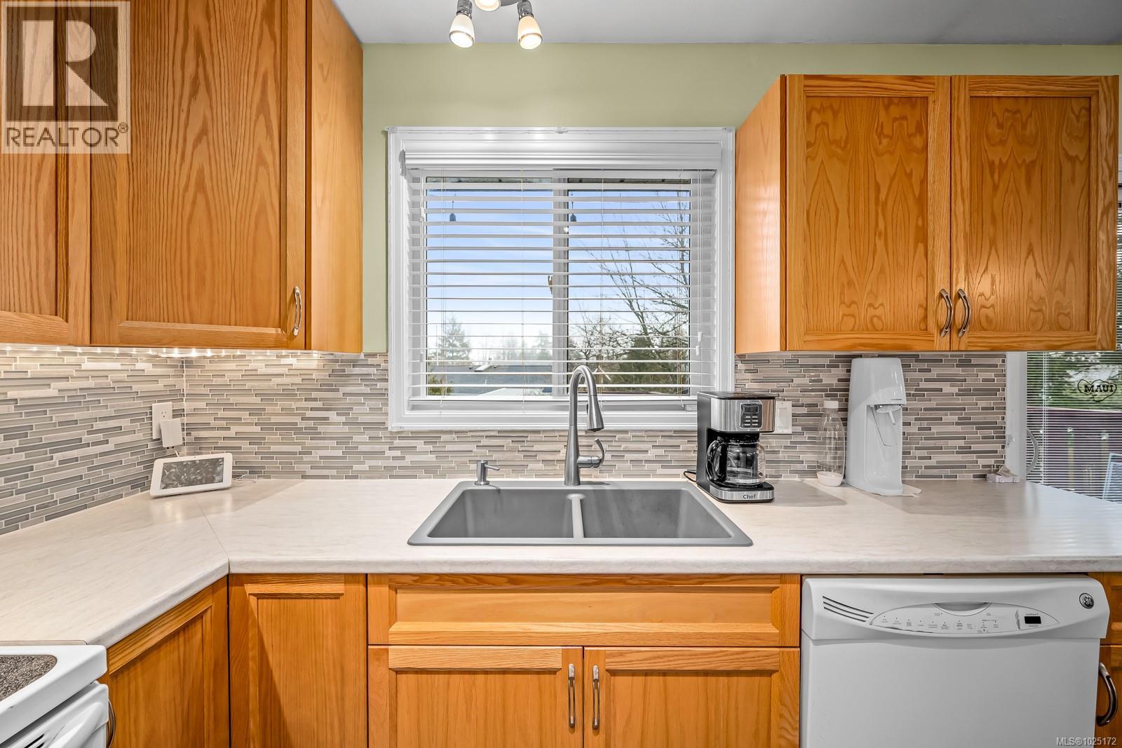 2440 Harmston Ave, Courtenay