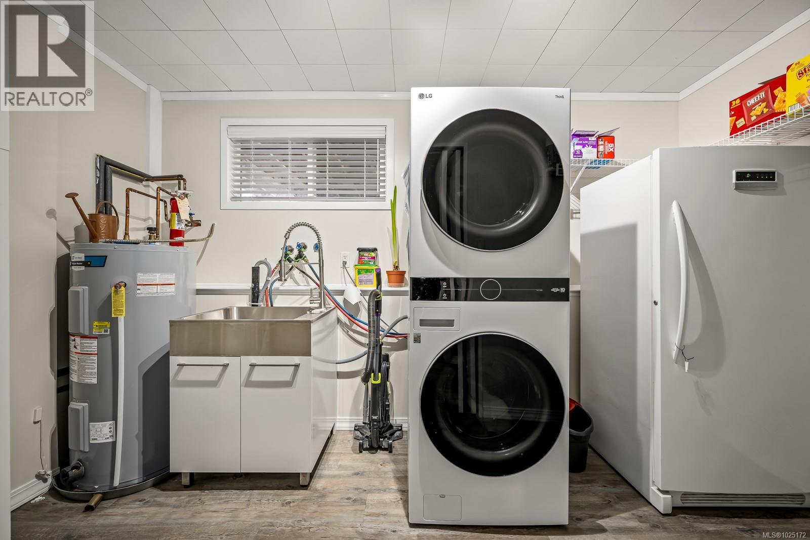 2440 Harmston Ave, Courtenay