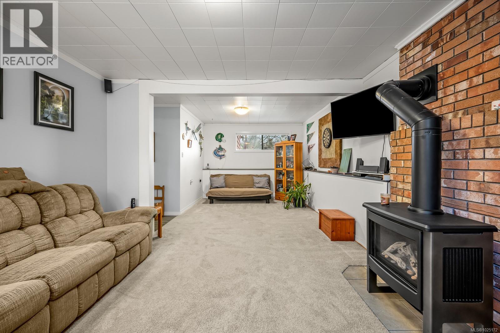 2440 Harmston Ave, Courtenay