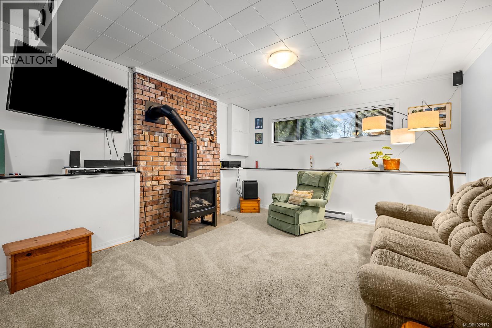 2440 Harmston Ave, Courtenay