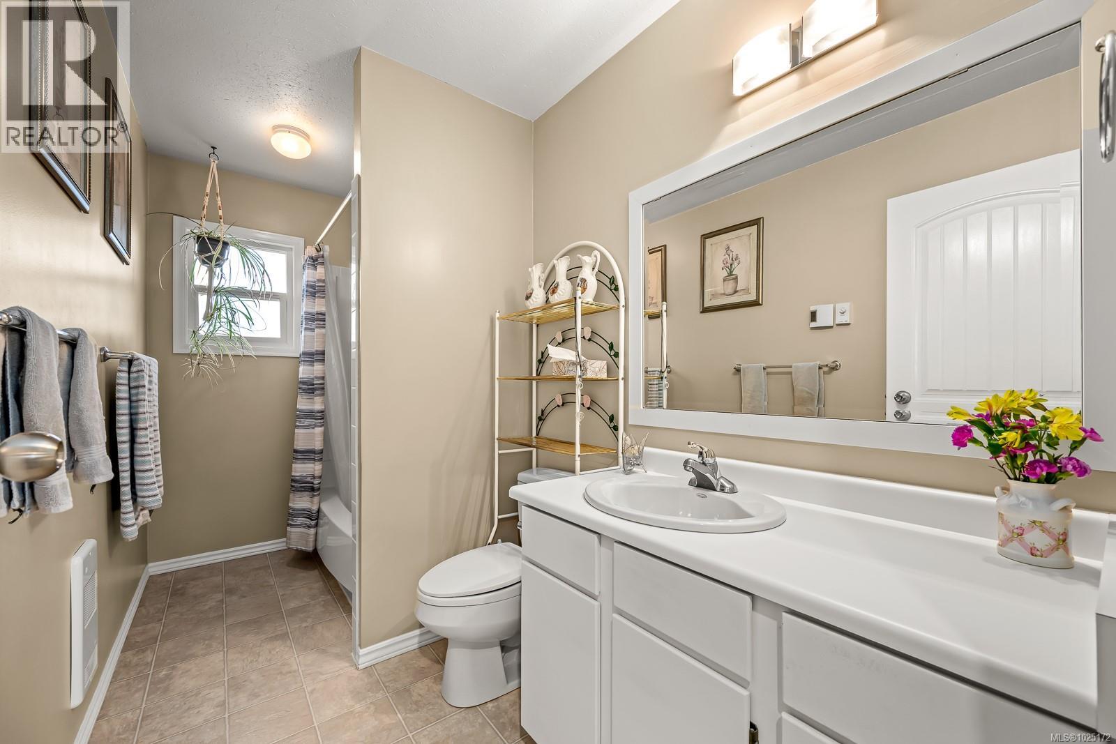 2440 Harmston Ave, Courtenay