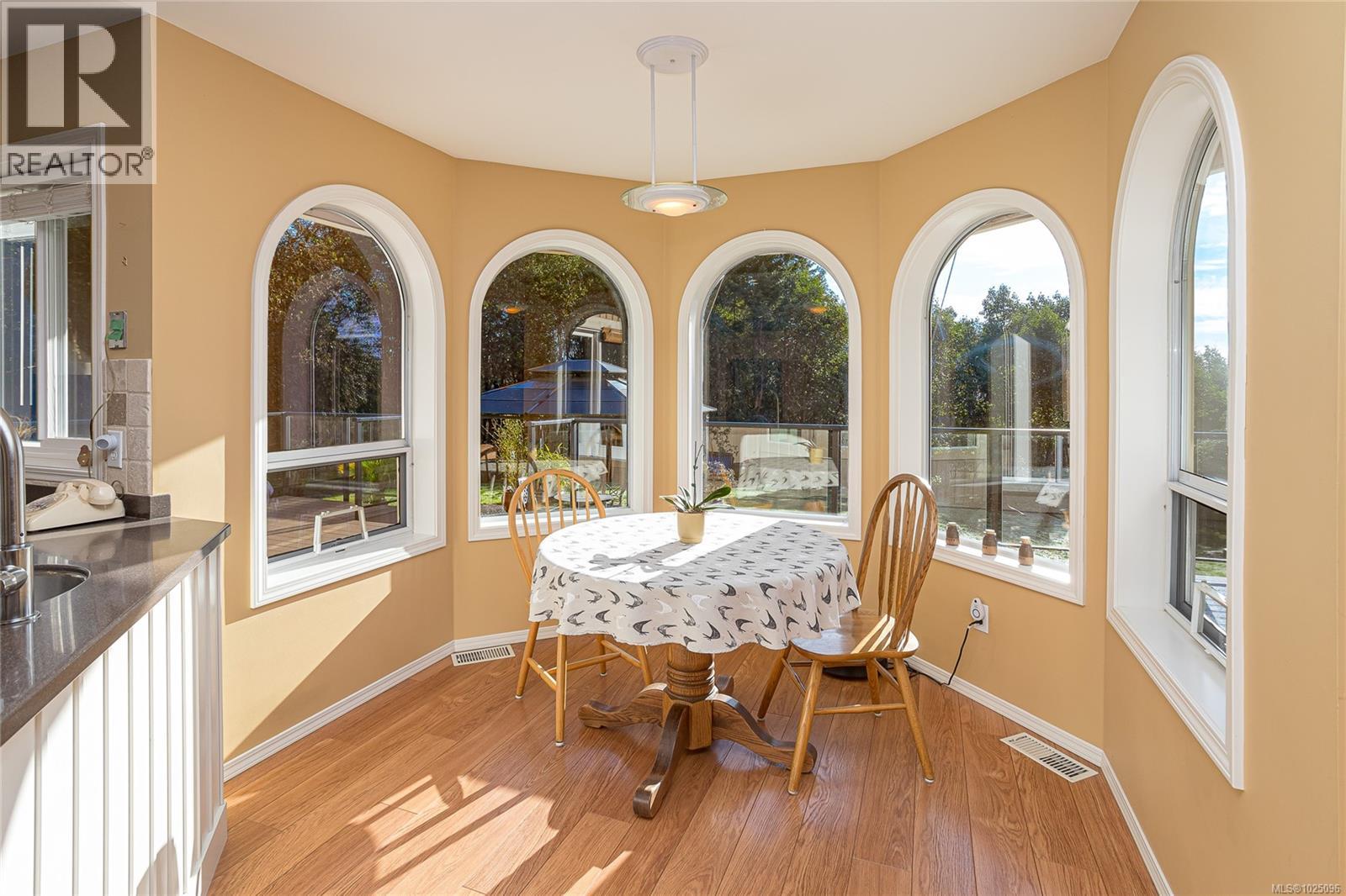 8273 Thomson Pl, Central Saanich