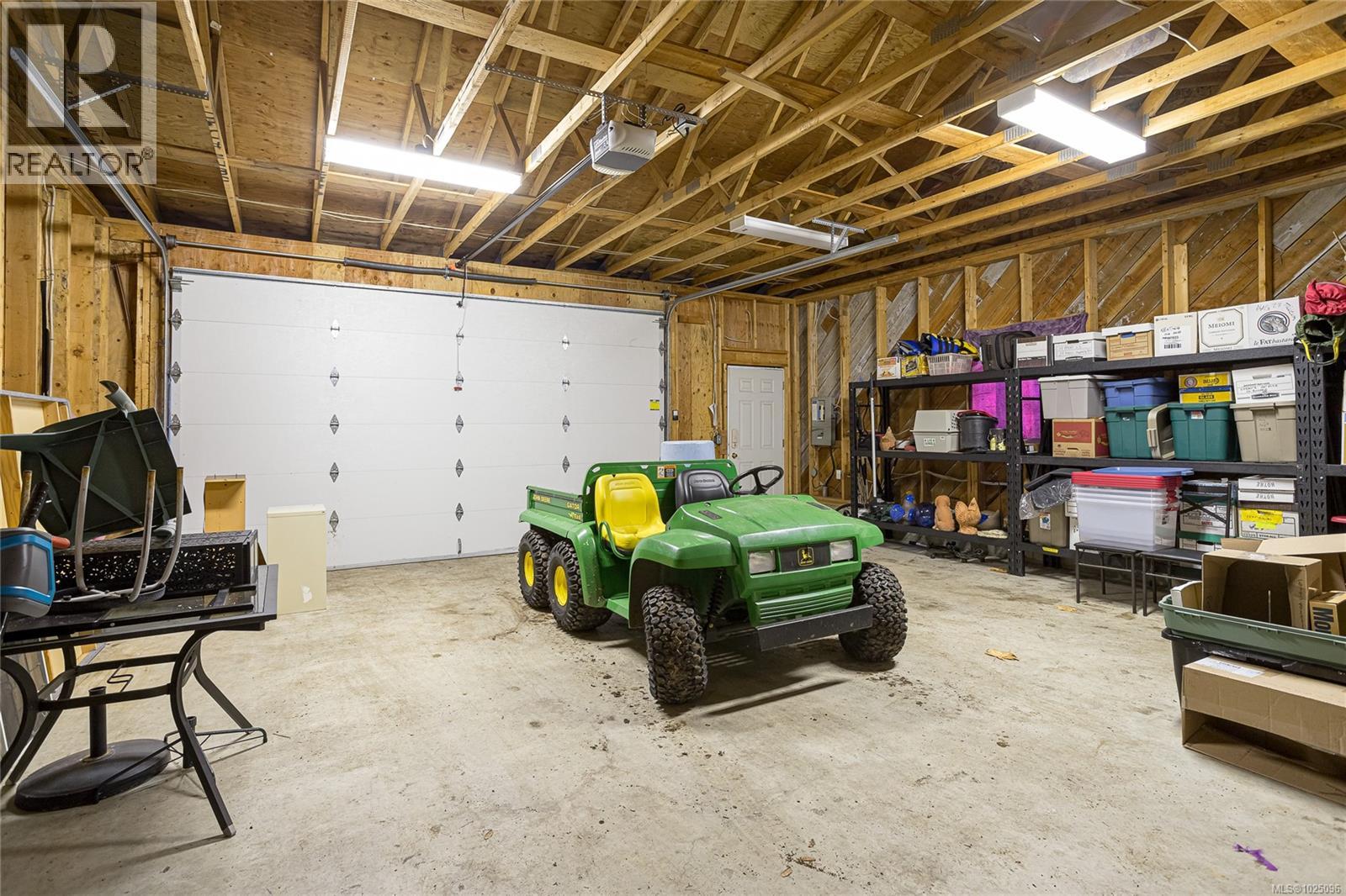 8273 Thomson Pl, Central Saanich