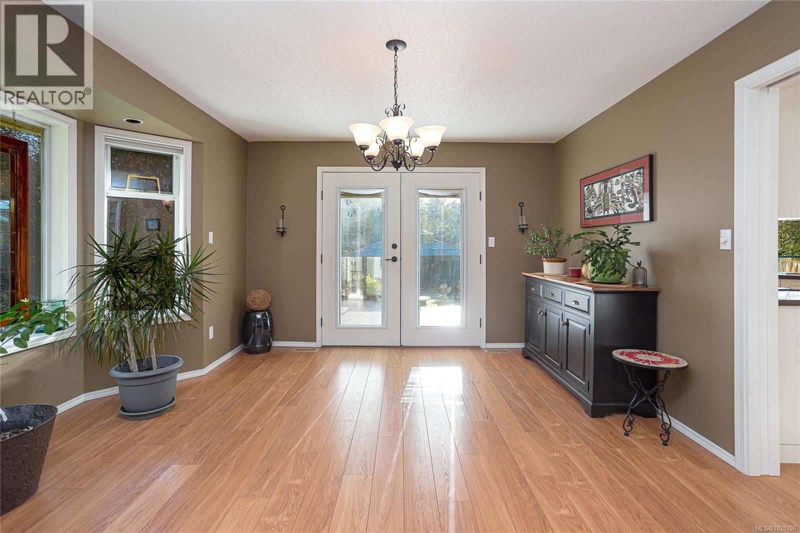 8273 Thomson Pl, Central Saanich