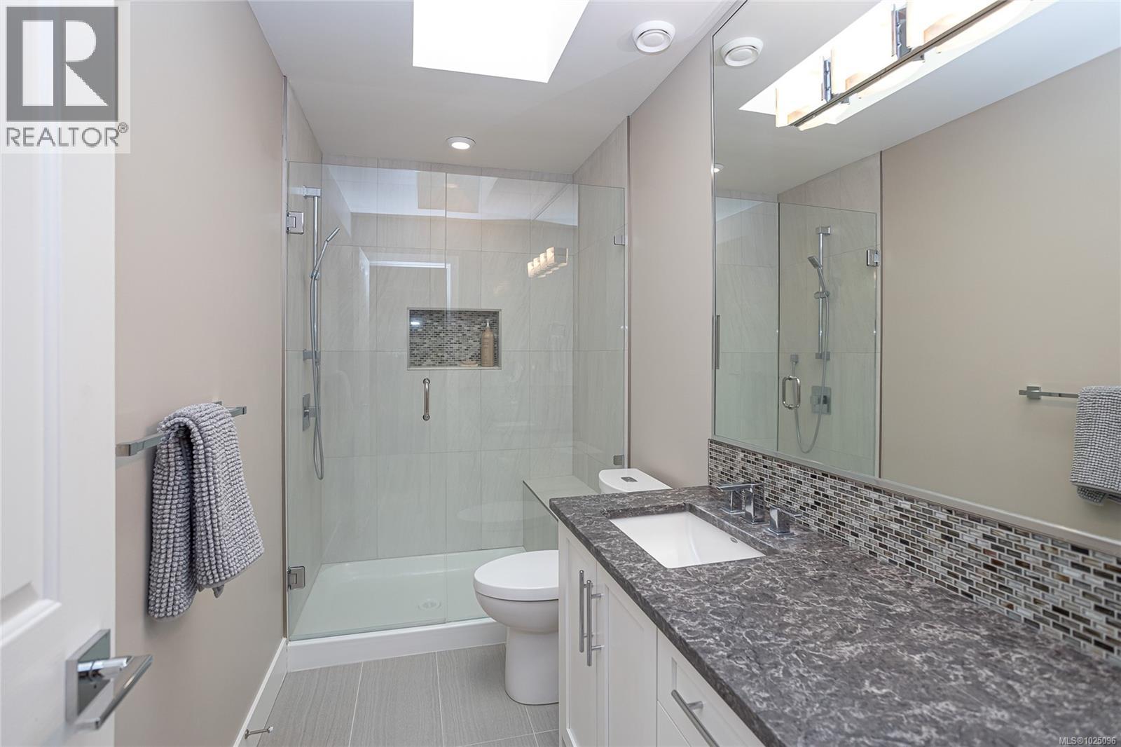 8273 Thomson Pl, Central Saanich