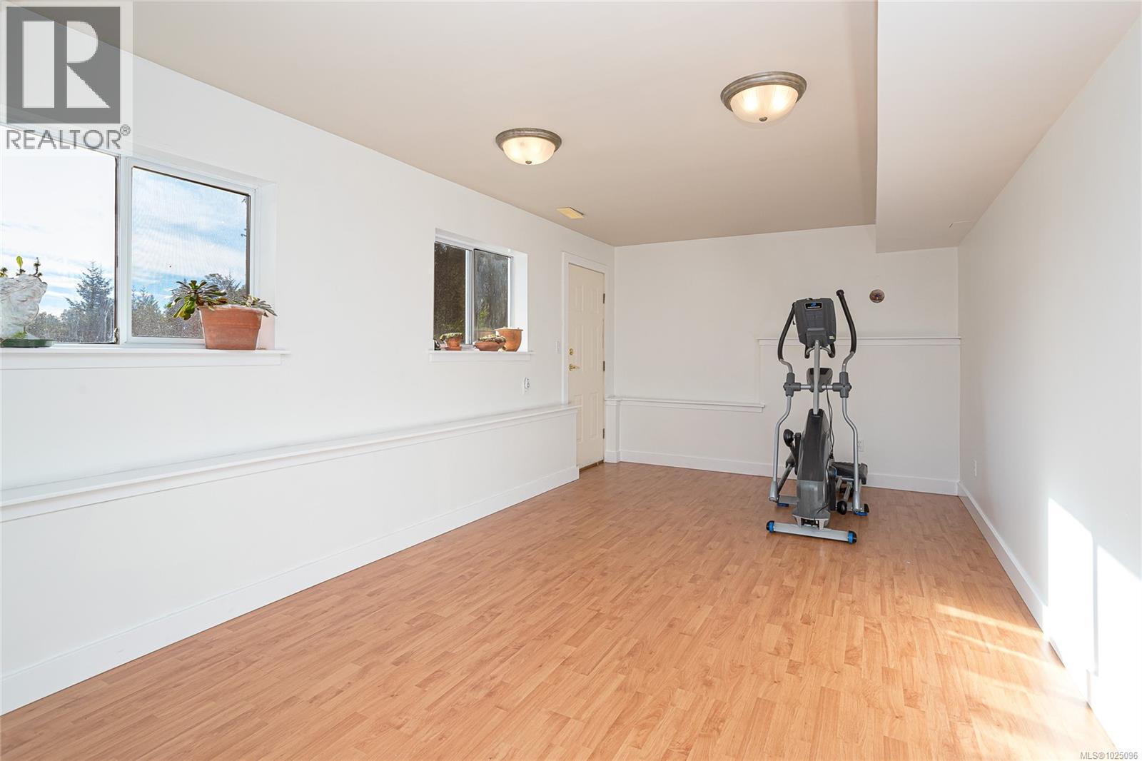 8273 Thomson Pl, Central Saanich