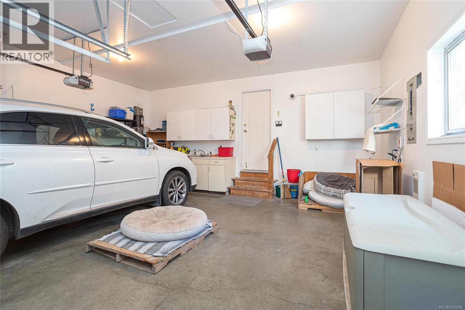 8273 Thomson Pl, Central Saanich