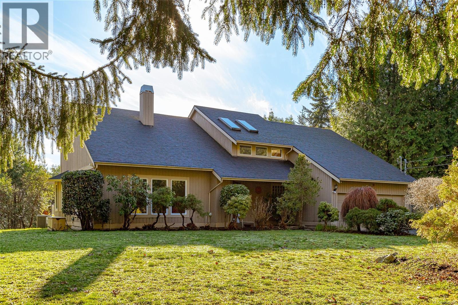 8273 Thomson Pl, Central Saanich