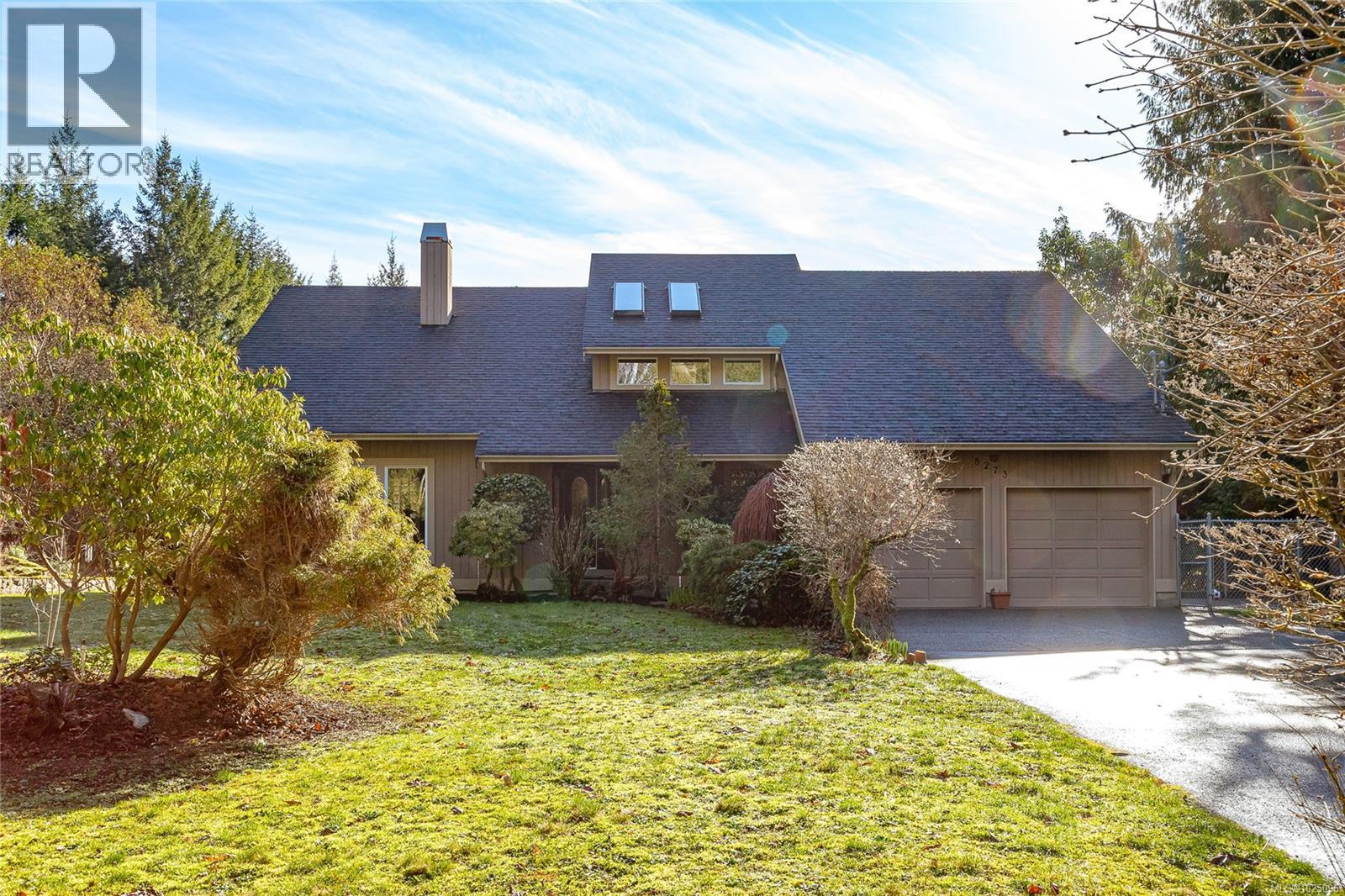 8273 Thomson Pl, Central Saanich