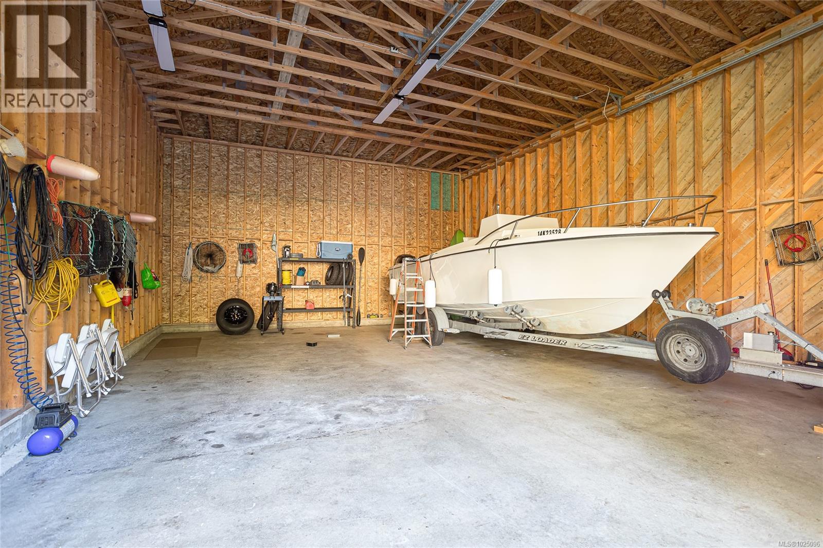 8273 Thomson Pl, Central Saanich