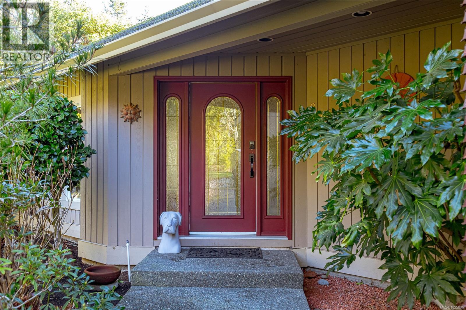 8273 Thomson Pl, Central Saanich