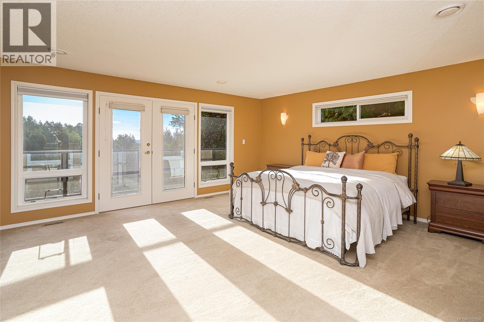 8273 Thomson Pl, Central Saanich