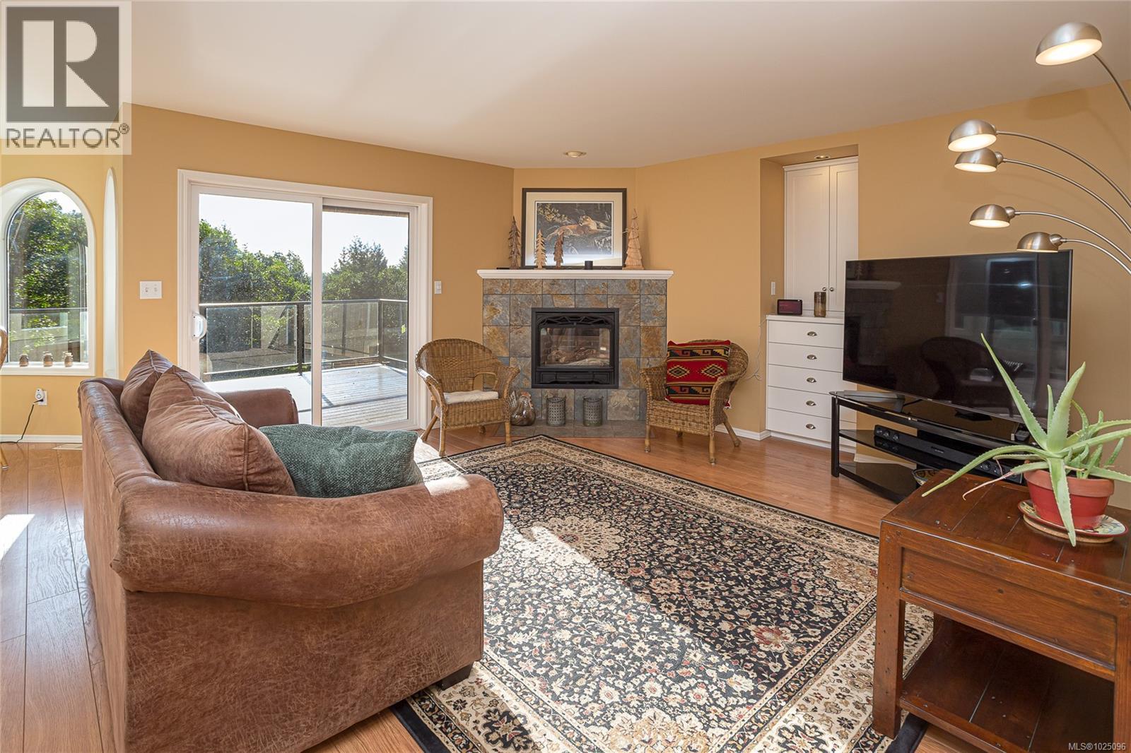 8273 Thomson Pl, Central Saanich